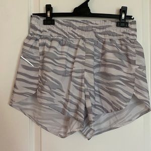 All in Motion mid-rise tulip performance shorts size M